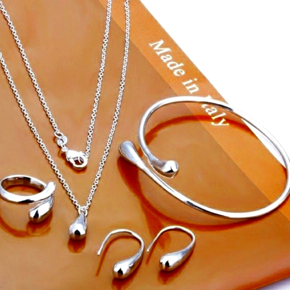 925 stamped silver Eardrop chain earrings..NWT